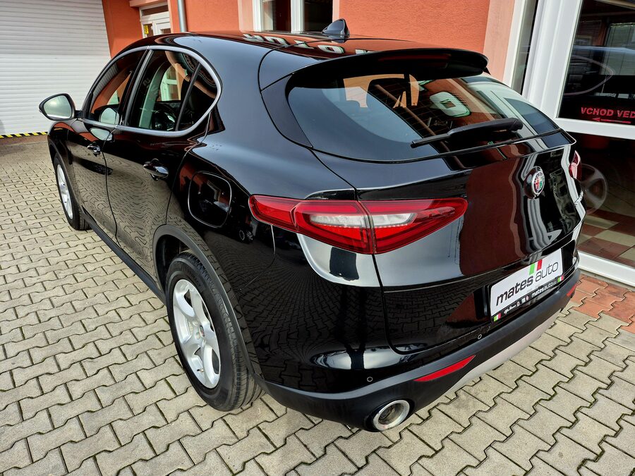 Alfa Romeo Stelvio 2.2 JTDM Super 132 kW – fotografie 4 z 24