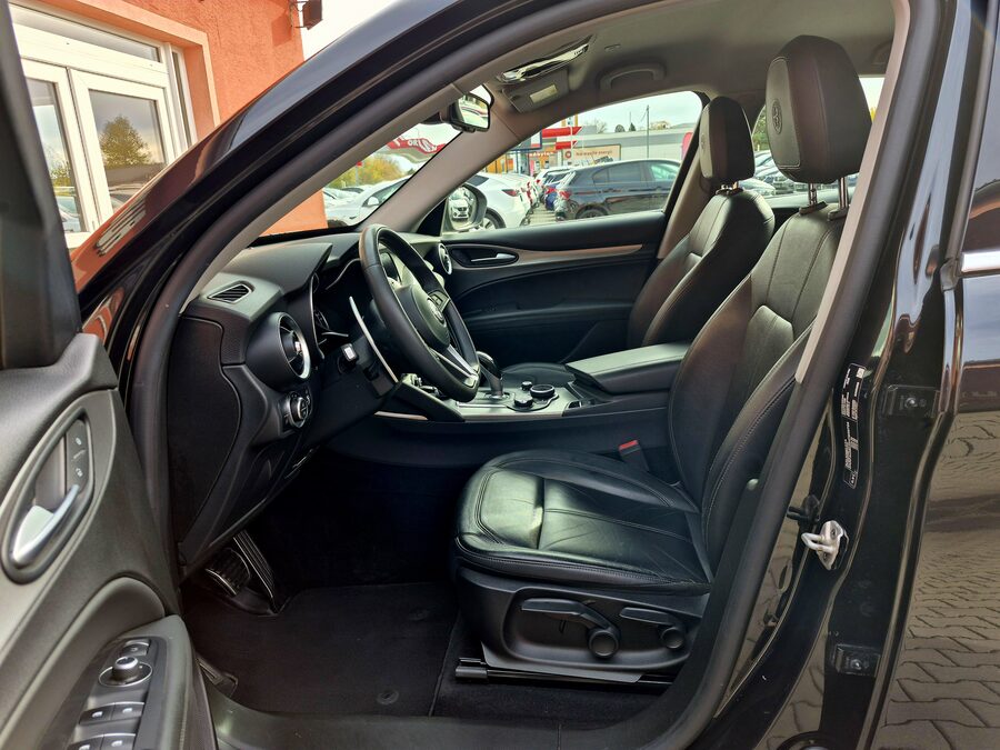 Alfa Romeo Stelvio 2.2 JTDM Super 132 kW – fotografie 10 z 24