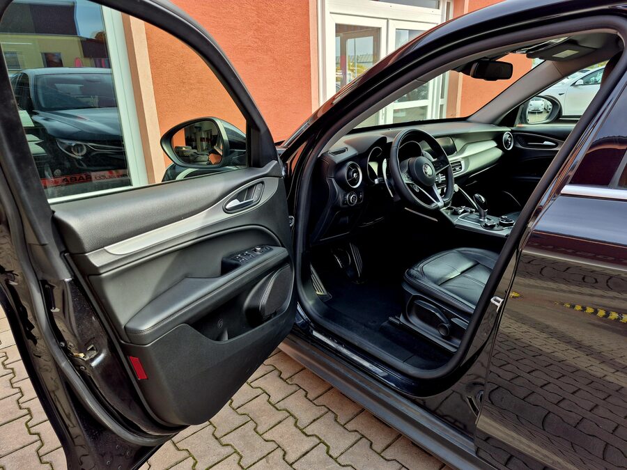 Alfa Romeo Stelvio 2.2 JTDM Super 132 kW – fotografie 11 z 24