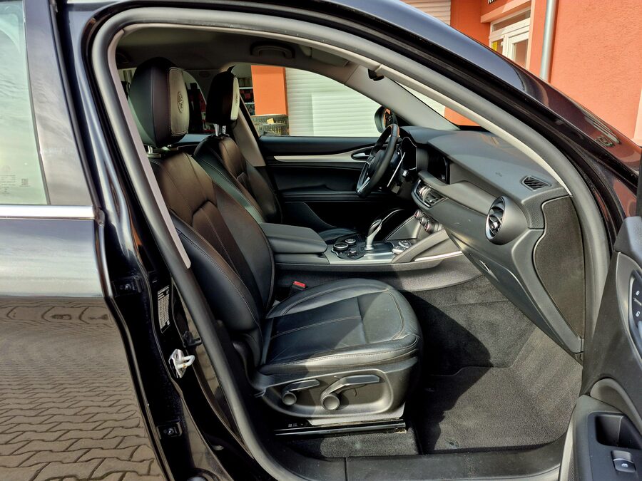 Alfa Romeo Stelvio 2.2 JTDM Super 132 kW – fotografie 13 z 24