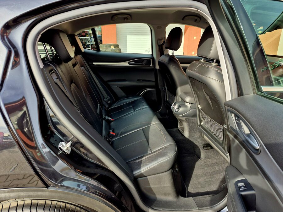 Alfa Romeo Stelvio 2.2 JTDM Super 132 kW – fotografie 14 z 24