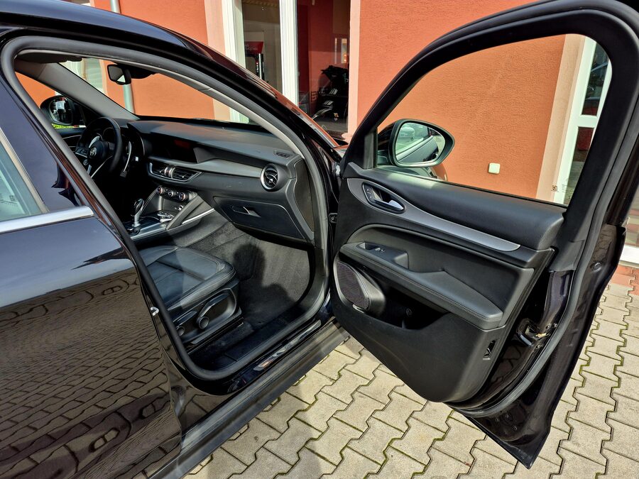 Alfa Romeo Stelvio 2.2 JTDM Super 132 kW – fotografie 15 z 24