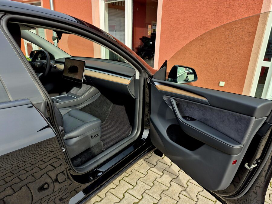 Tesla Model Y Performance Dual Motor 393 kW, tažné zařízení – fotografie 15 z 26