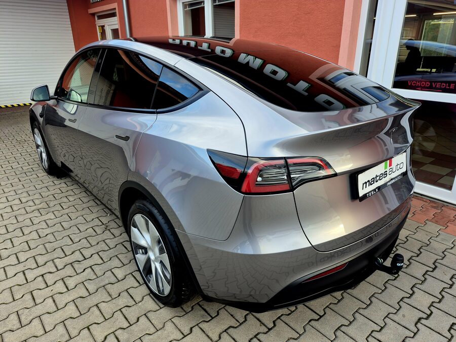 Tesla Model Y Long Range Dual Motor, Berlín, tažné zařízení – fotografie 5 z 27