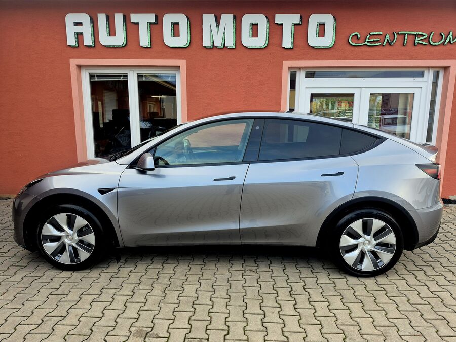 Tesla Model Y Long Range Dual Motor, Berlín, tažné zařízení – fotografie 2 z 27