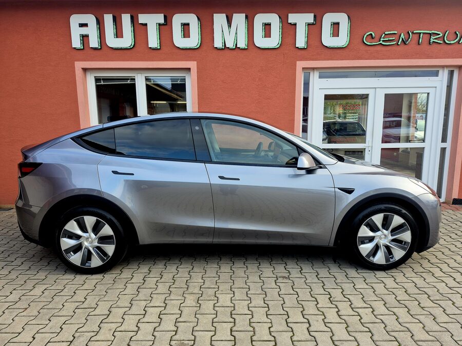 Tesla Model Y Long Range Dual Motor, Berlín, tažné zařízení – fotografie 3 z 27