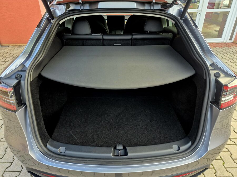 Tesla Model Y Long Range Dual Motor, Berlín, tažné zařízení – fotografie 12 z 27