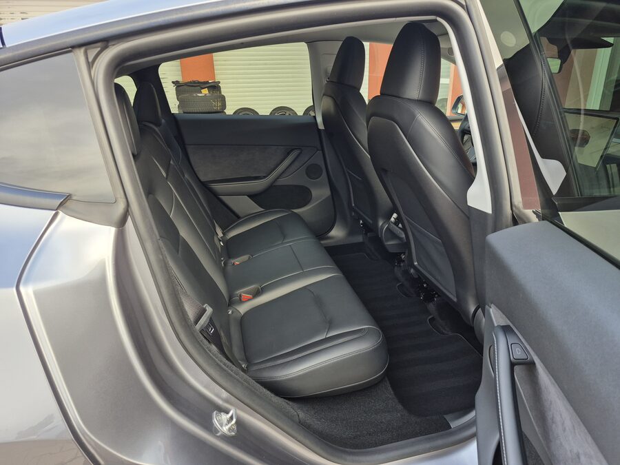 Tesla Model Y Long Range Dual Motor, Berlín, tažné zařízení – fotografie 15 z 27