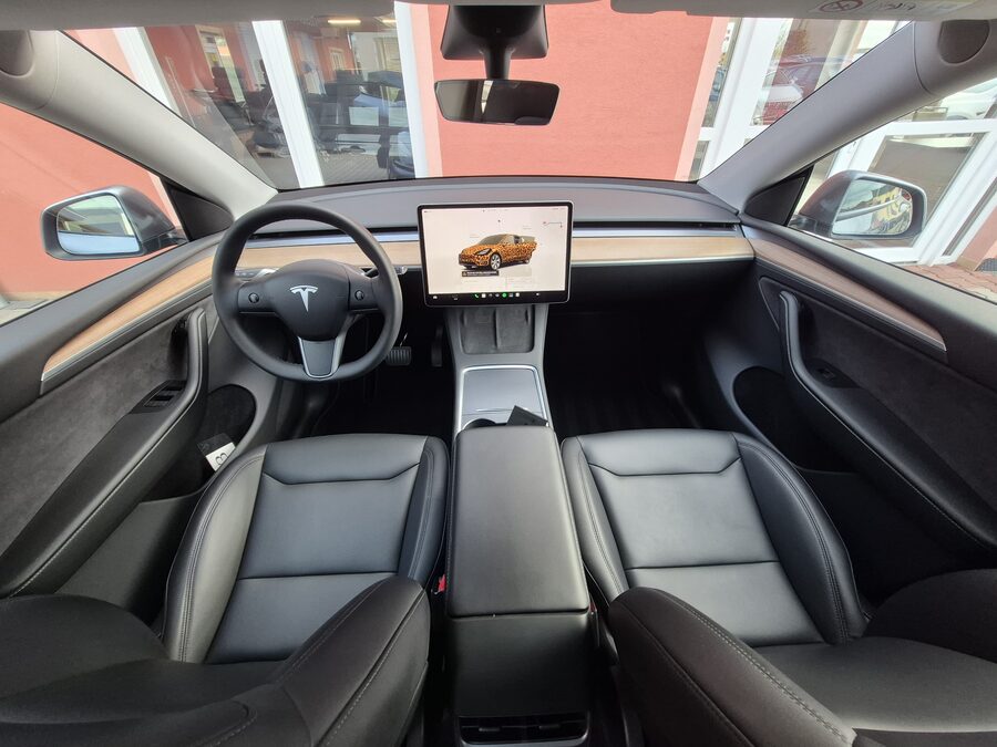 Tesla Model Y Long Range Dual Motor, Berlín, tažné zařízení – fotografie 19 z 27