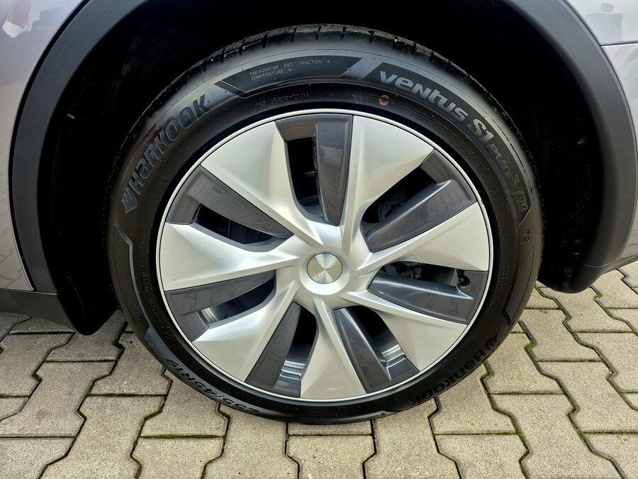 Tesla Model Y Long Range Dual Motor, Berlín, tažné zařízení – fotografie 20 z 27