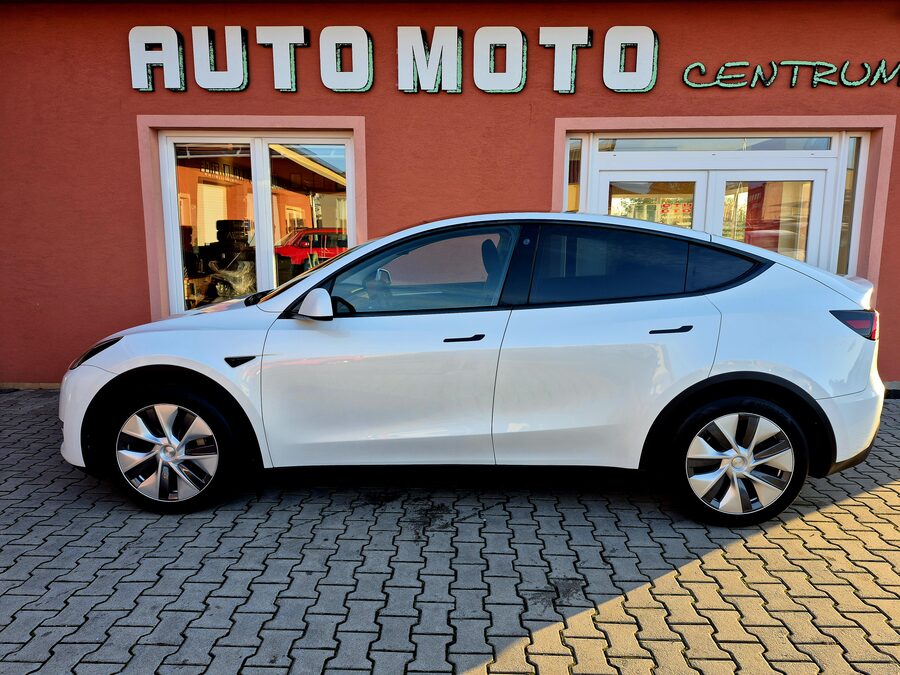 Tesla Model Y Long Range Dual Motor 378 kW, Berlín, tažné zařízení – fotografie 2 z 26