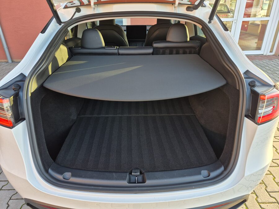 Tesla Model Y Long Range Dual Motor 378 kW, Berlín, tažné zařízení – fotografie 10 z 26