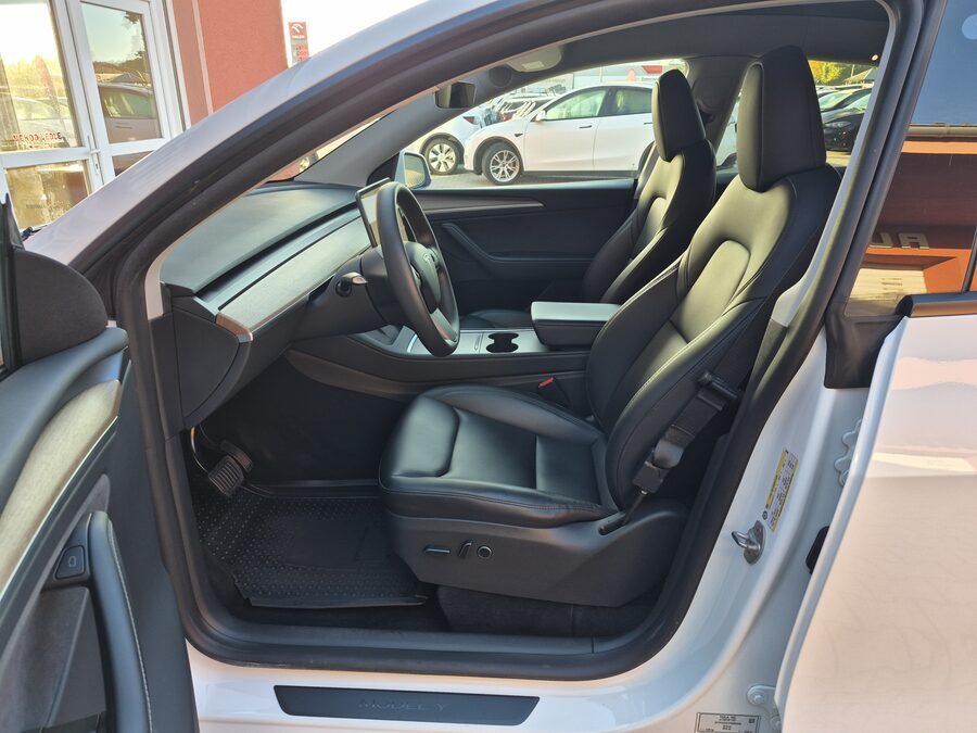Tesla Model Y Long Range Dual Motor 378 kW, Berlín, tažné zařízení – fotografie 11 z 26