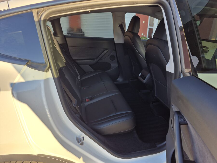 Tesla Model Y Long Range Dual Motor 378 kW, Berlín, tažné zařízení – fotografie 15 z 26