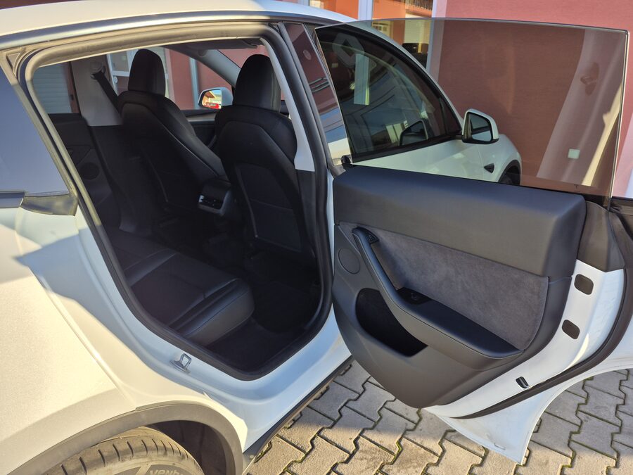 Tesla Model Y Long Range Dual Motor 378 kW, Berlín, tažné zařízení – fotografie 16 z 26