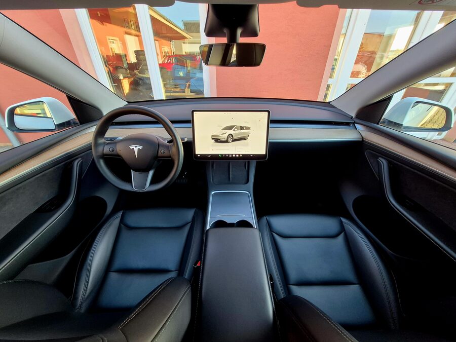 Tesla Model Y Long Range Dual Motor 378 kW, Berlín, tažné zařízení – fotografie 22 z 26