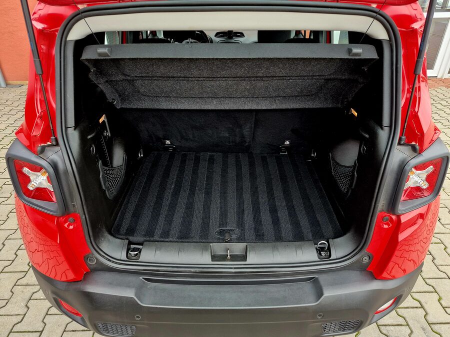 Jeep Renegade 1.4 M-Air Longitude FWD 103 kW – fotografie 11 z 24