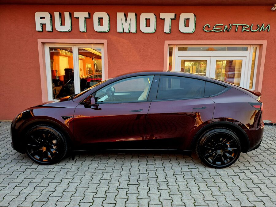 Tesla Model Y Long Range Dual Motor 378 kW, Berlín, EAP, tažné zařízení – fotografie 2 z 26