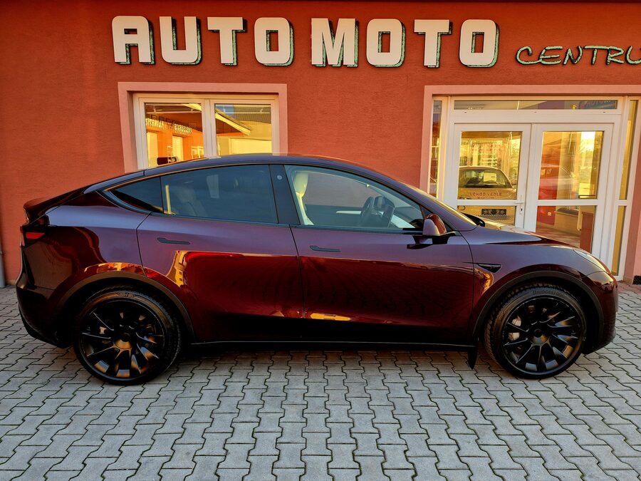 Tesla Model Y Long Range Dual Motor 378 kW, Berlín, EAP, tažné zařízení – fotografie 3 z 26