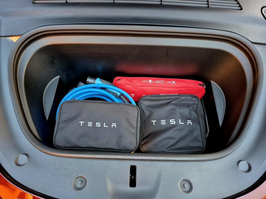 Tesla Model Y Long Range Dual Motor 378 kW, Berlín, EAP, tažné zařízení – fotografie 9 z 26