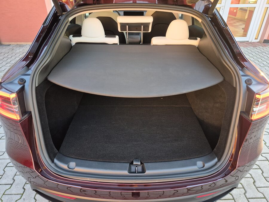 Tesla Model Y Long Range Dual Motor 378 kW, Berlín, EAP, tažné zařízení – fotografie 11 z 26