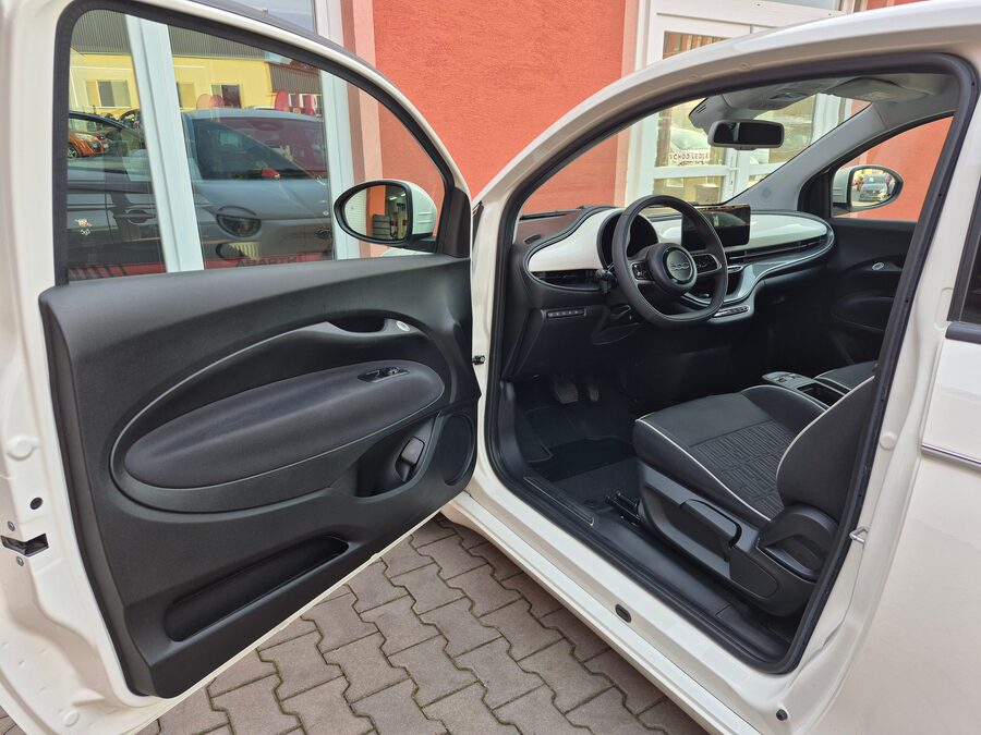 Fiat 500E 87 kW 42 kWh Drive – fotografie 14 z 25