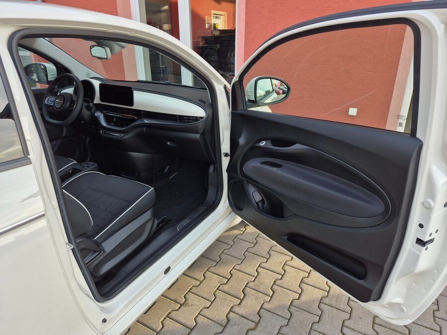 Fiat 500E 87 kW 42 kWh Drive – fotografie 16 z 25