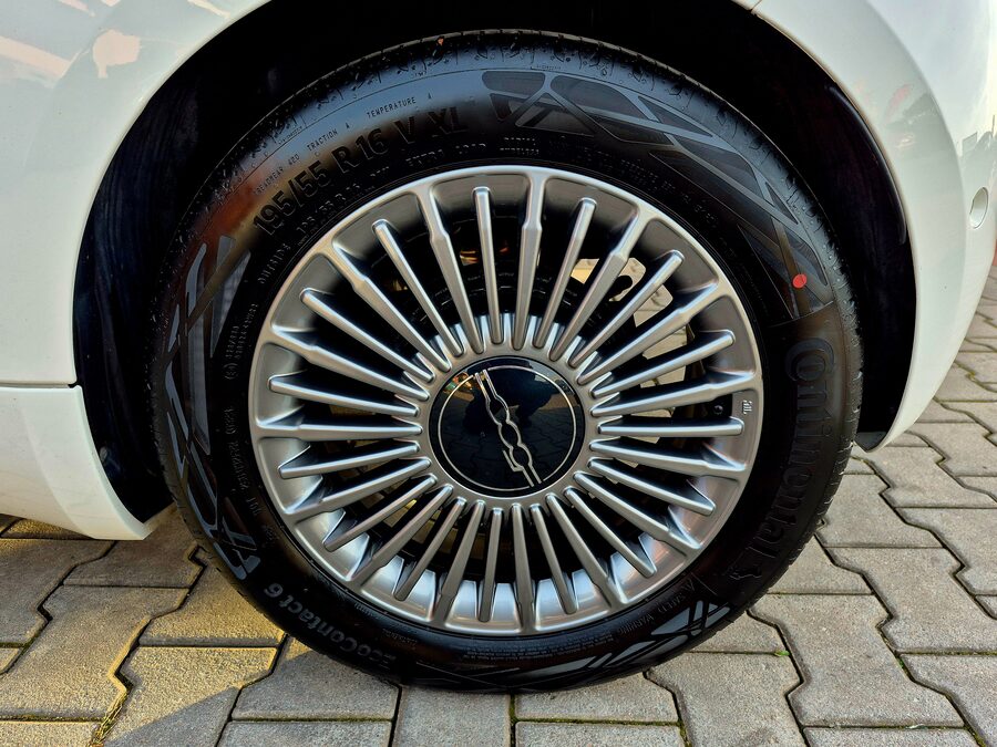 Fiat 500E 87 kW 42 kWh Drive – fotografie 21 z 25
