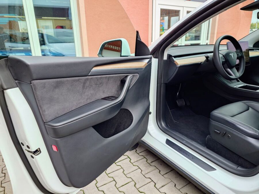 Tesla Model Y Standard plus RWD 220 kW – fotografie 12 z 25