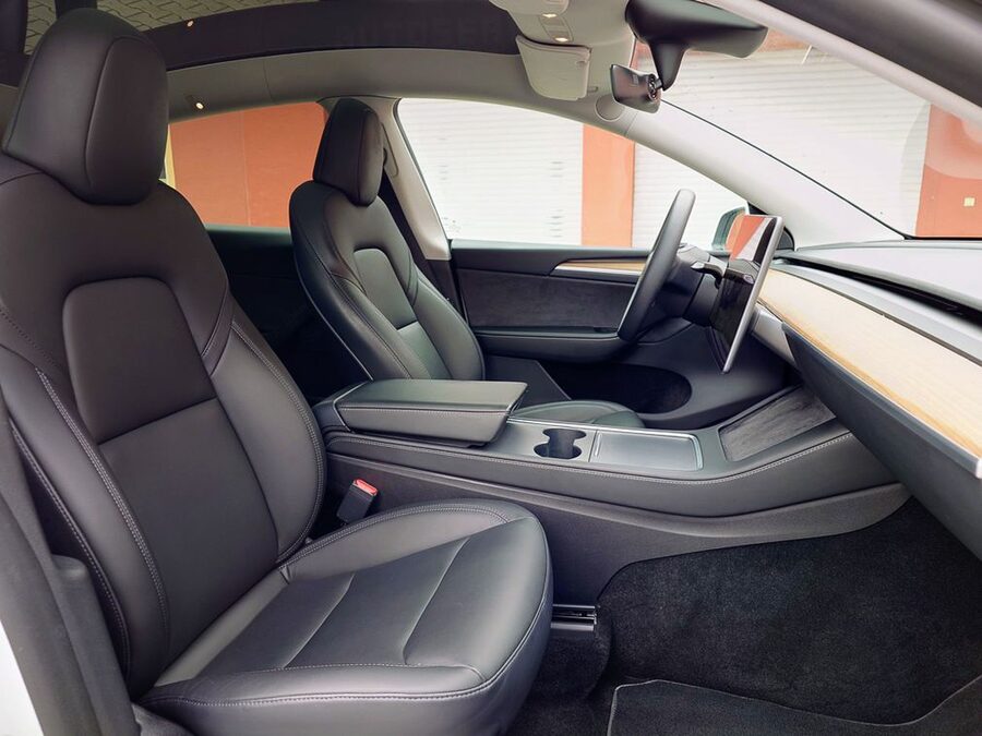 Tesla Model Y Standard plus RWD 220 kW – fotografie 13 z 25