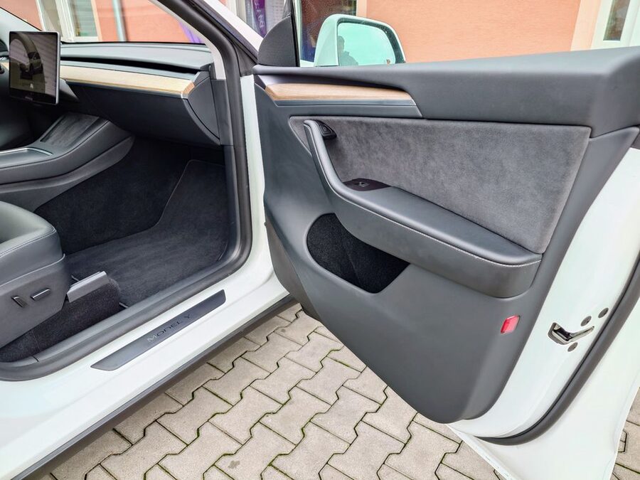 Tesla Model Y Standard plus RWD 220 kW – fotografie 14 z 25