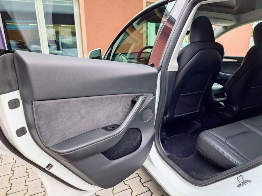 Tesla Model Y Standard plus RWD 220 kW – fotografie 16 z 25