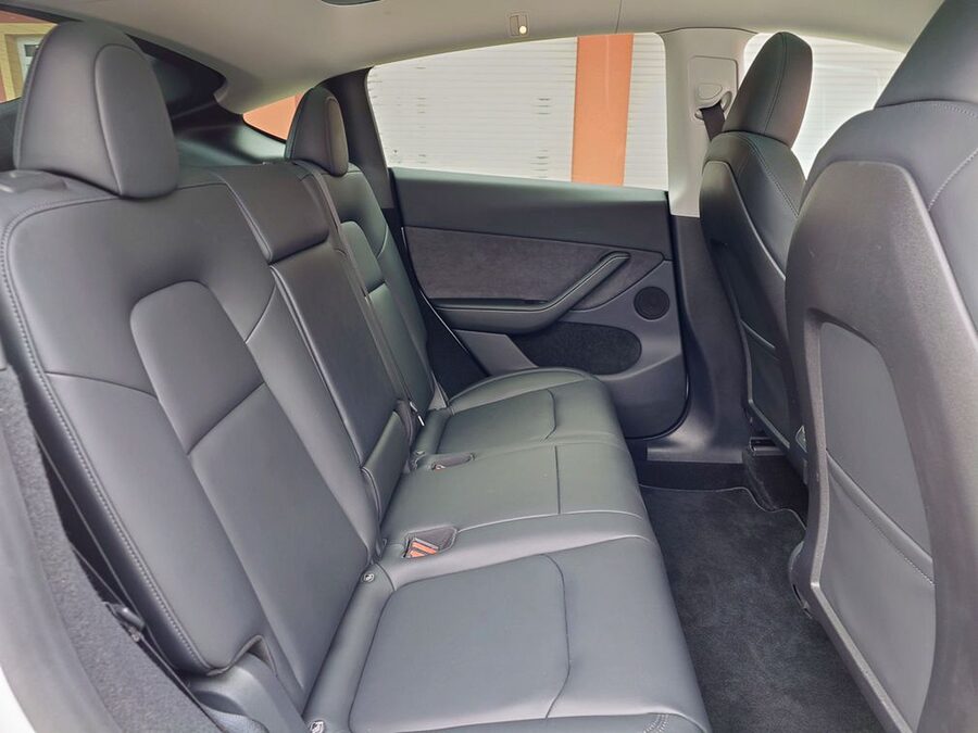 Tesla Model Y Standard plus RWD 220 kW – fotografie 17 z 25