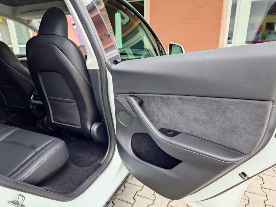 Tesla Model Y Standard plus RWD 220 kW – fotografie 18 z 25