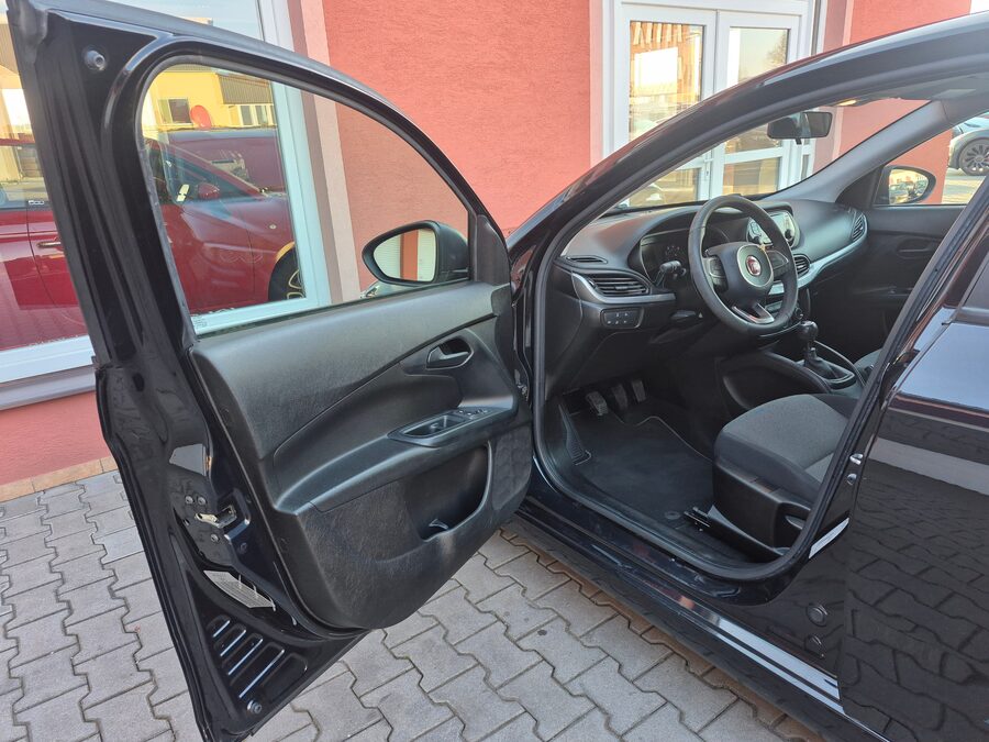 Fiat Tipo 1.4 Street 70 kW – fotografie 12 z 25