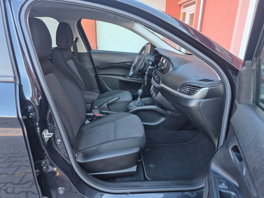 Fiat Tipo 1.4 Street 70 kW – fotografie 13 z 25