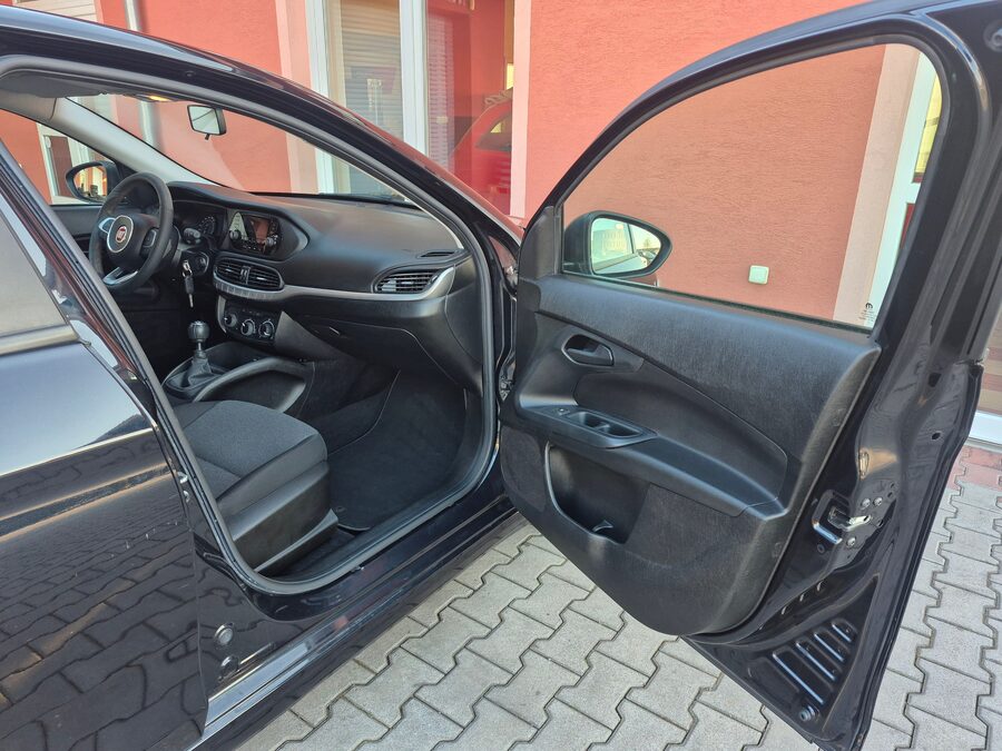 Fiat Tipo 1.4 Street 70 kW – fotografie 14 z 25