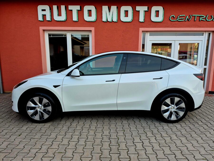 Tesla Model Y Standard plus RWD 220kW TAŽNÉ – fotografie 2 z 27