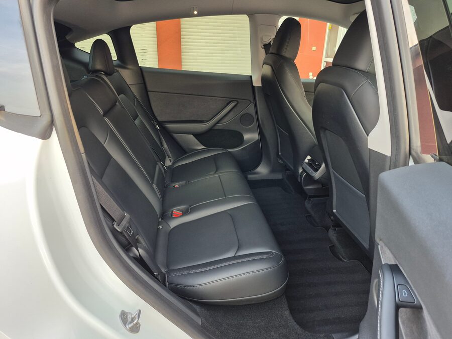 Tesla Model Y Standard plus RWD 220kW TAŽNÉ – fotografie 15 z 27
