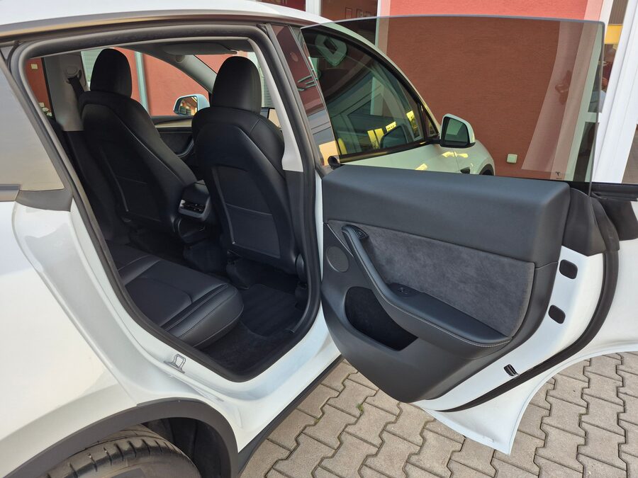 Tesla Model Y Standard plus RWD 220kW TAŽNÉ – fotografie 16 z 27
