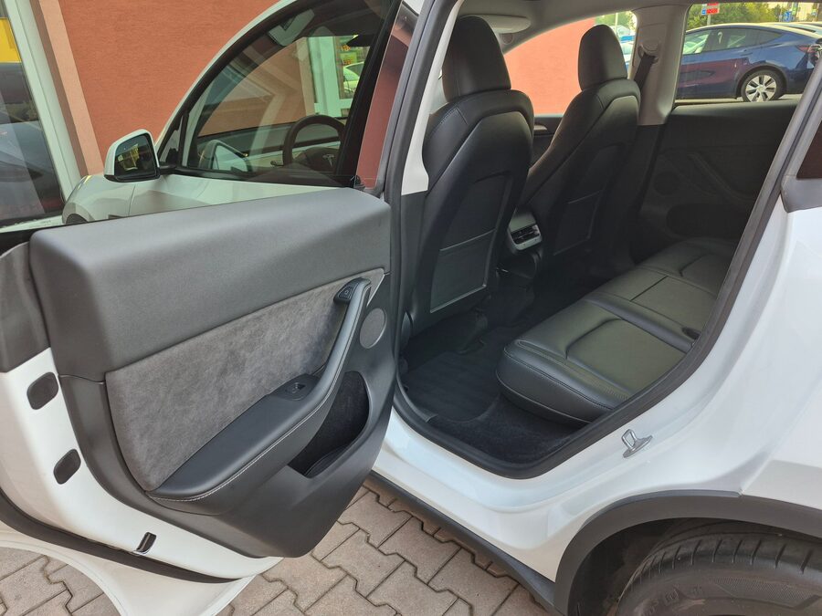 Tesla Model Y Standard plus RWD 220kW TAŽNÉ – fotografie 18 z 27