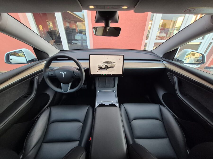 Tesla Model Y Standard plus RWD 220kW TAŽNÉ – fotografie 19 z 27
