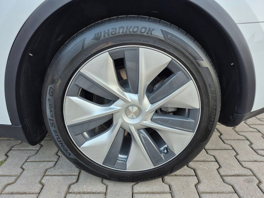 Tesla Model Y Standard plus RWD 220kW TAŽNÉ – fotografie 20 z 27