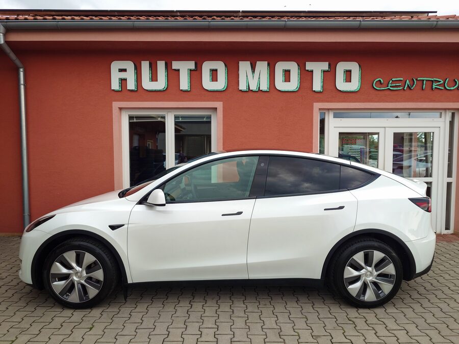 Tesla Model Y Long Range 378 kW - EAP + boost + tažné – fotografie 2 z 26