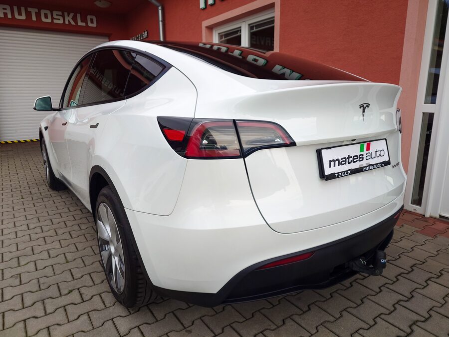 Tesla Model Y Long Range 378 kW - EAP + boost + tažné – fotografie 3 z 26