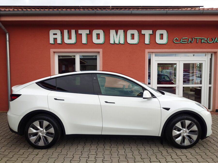 Tesla Model Y Long Range 378 kW - EAP + boost + tažné – fotografie 6 z 26