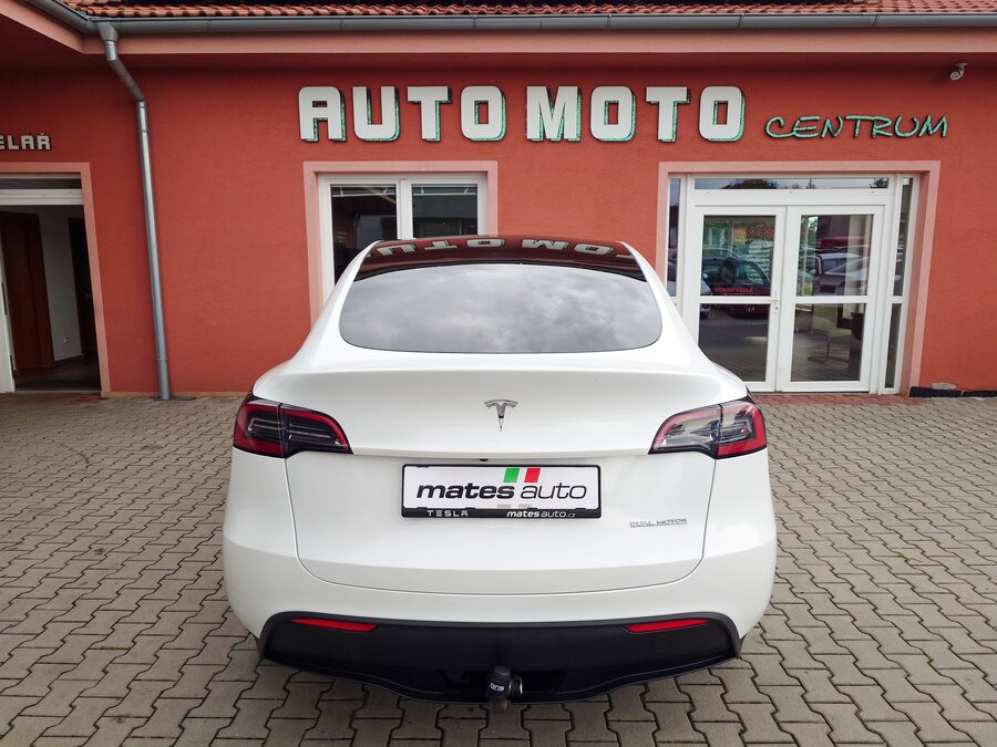 Tesla Model Y Long Range 378 kW - EAP + boost + tažné – fotografie 9 z 26