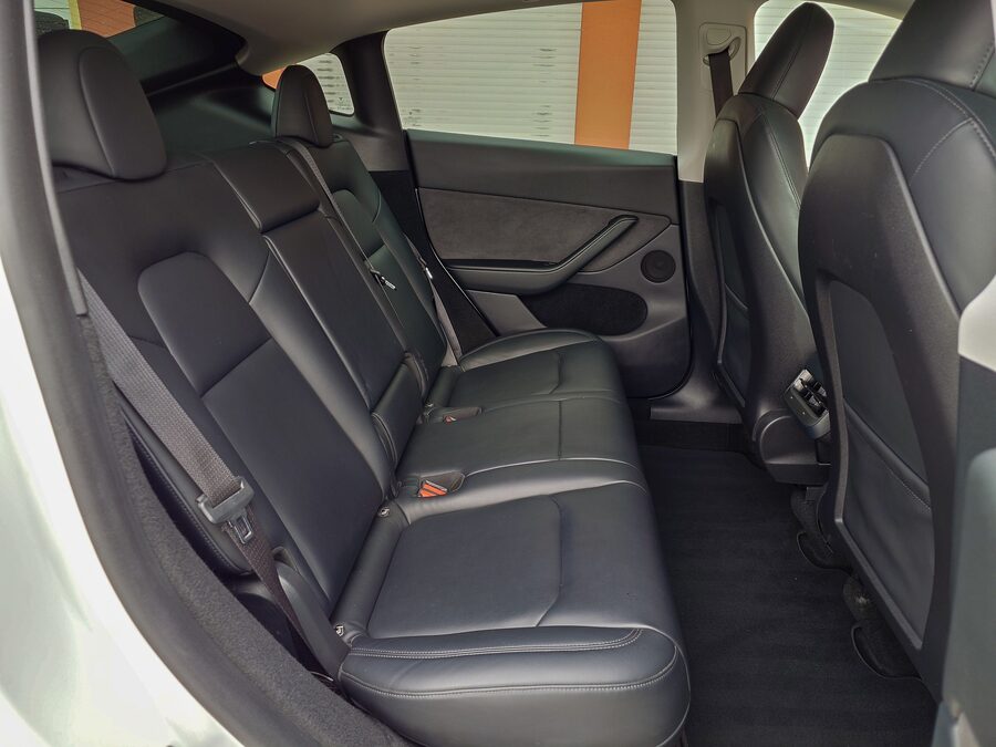 Tesla Model Y Long Range 378 kW - EAP + boost + tažné – fotografie 17 z 26