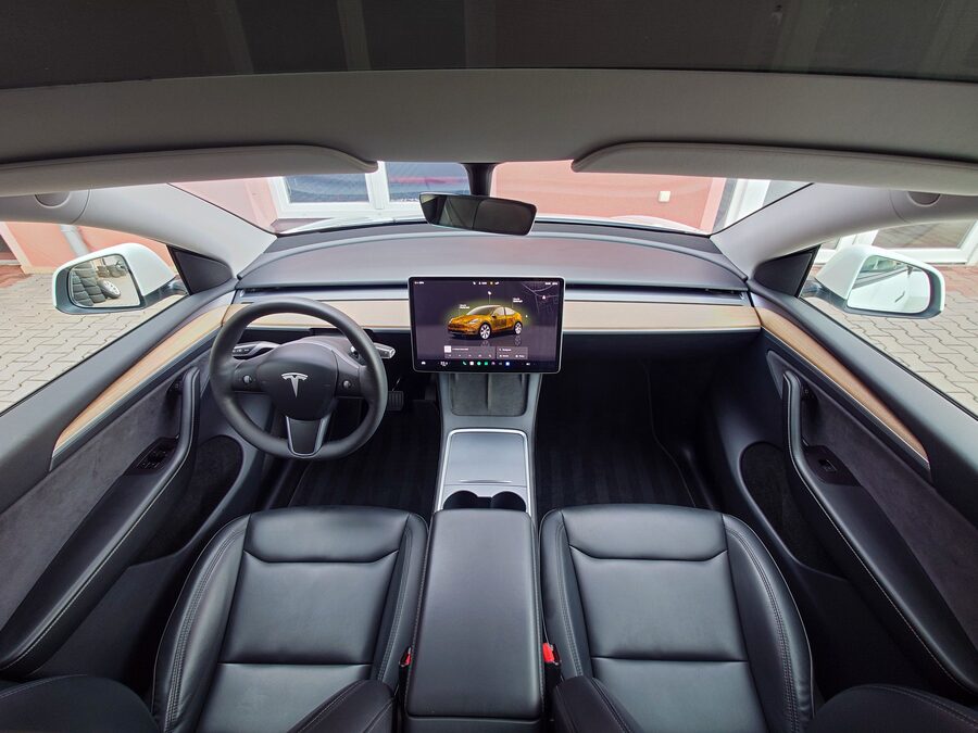 Tesla Model Y Long Range 378 kW - EAP + boost + tažné – fotografie 20 z 26