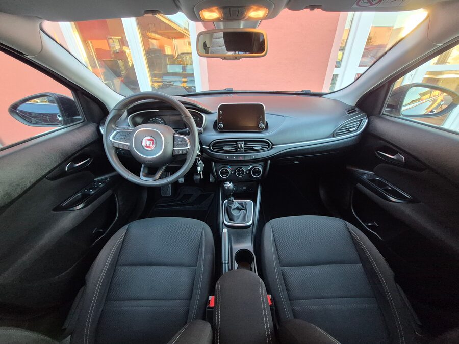 Fiat Tipo 1.4 Turbo Business 88 kW – fotografie 19 z 24